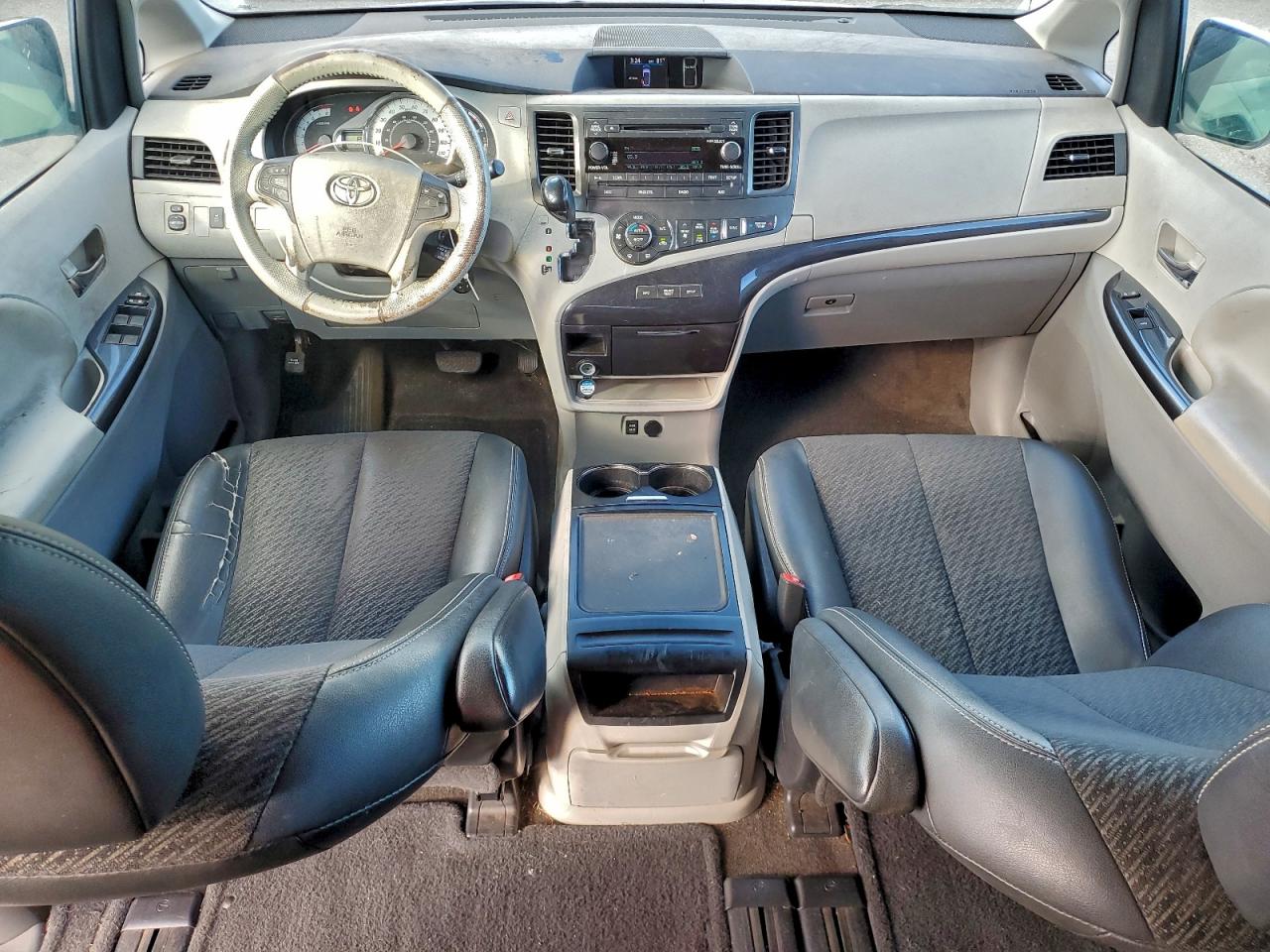 TOYOTA SIENNA SPORT