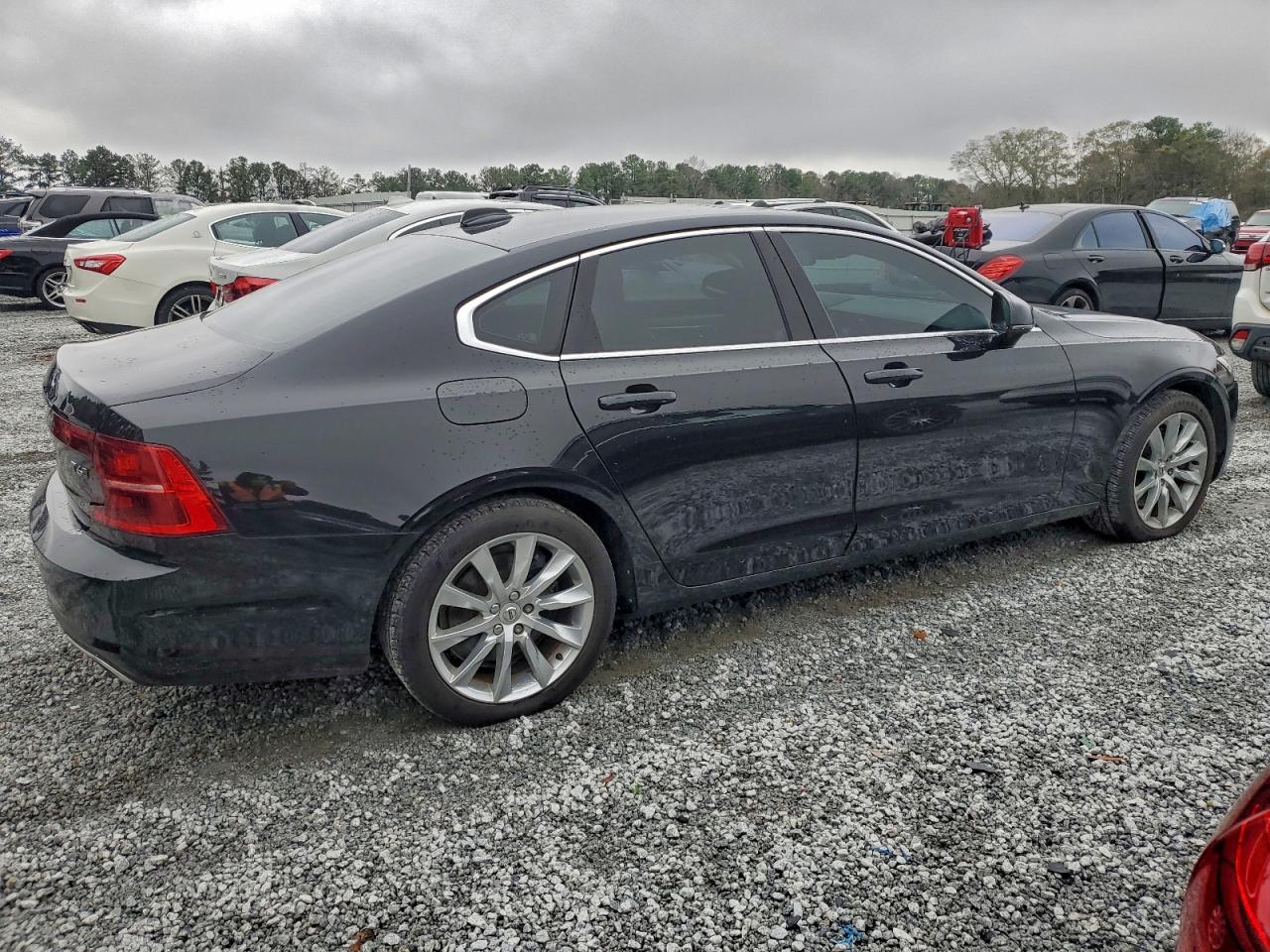 VOLVO S90 T6 MOMENTUM