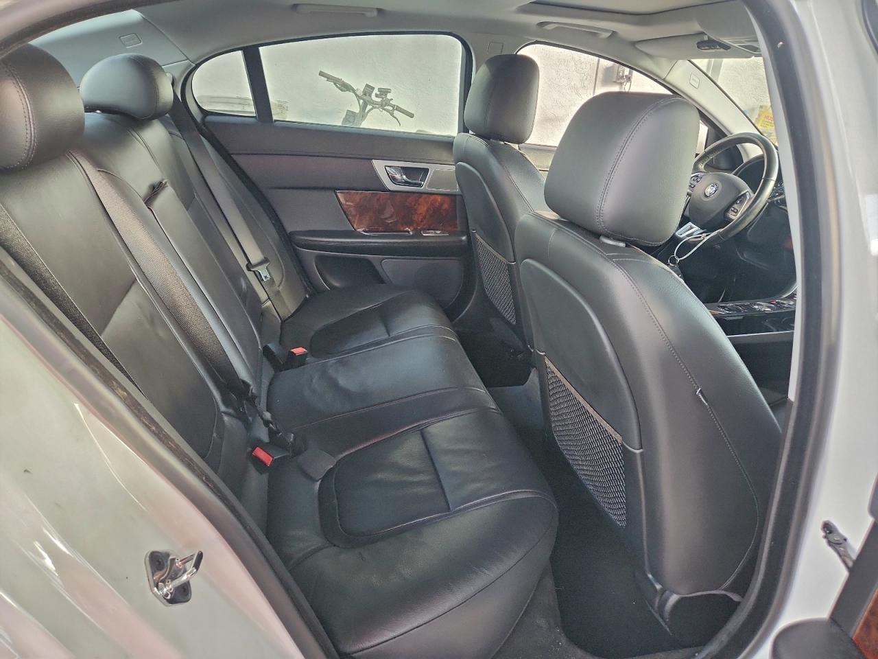 JAGUAR XF 2.0T PREMIUM