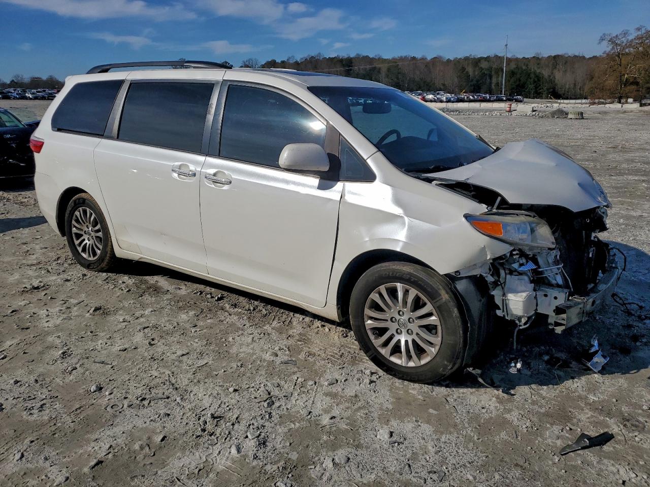 Lot #3315951132 2015 TOYOTA SIENNA XLE