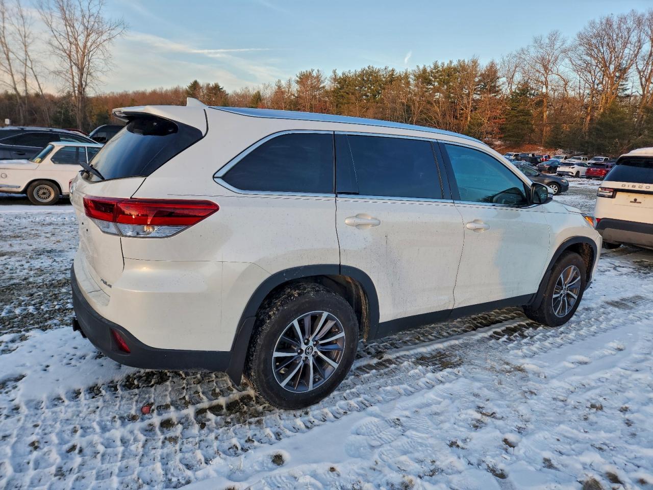 Lot #3318894940 2019 TOYOTA HIGHLANDER