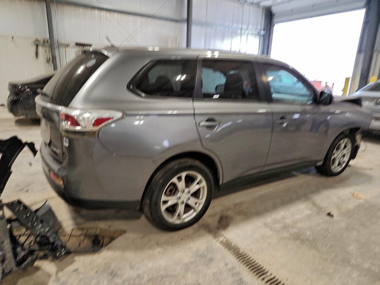 MITSUBISHI OUTLANDER SE
