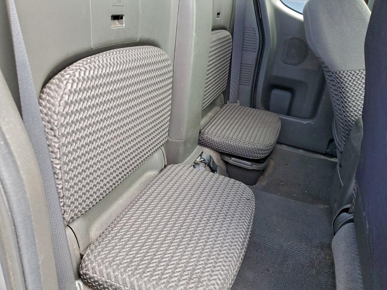 NISSAN FRONTIER KING CAB SE