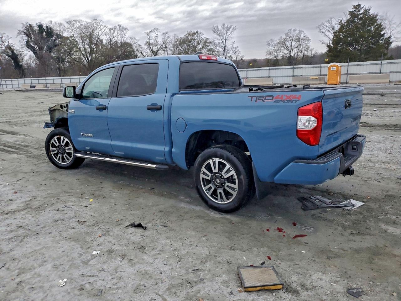 TOYOTA TUNDRA CREWMAX SR5