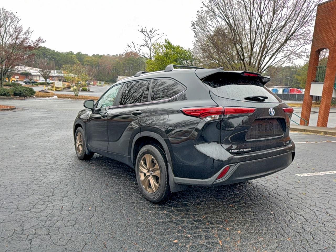 Lot #3302728109 2023 TOYOTA HIGHLANDER