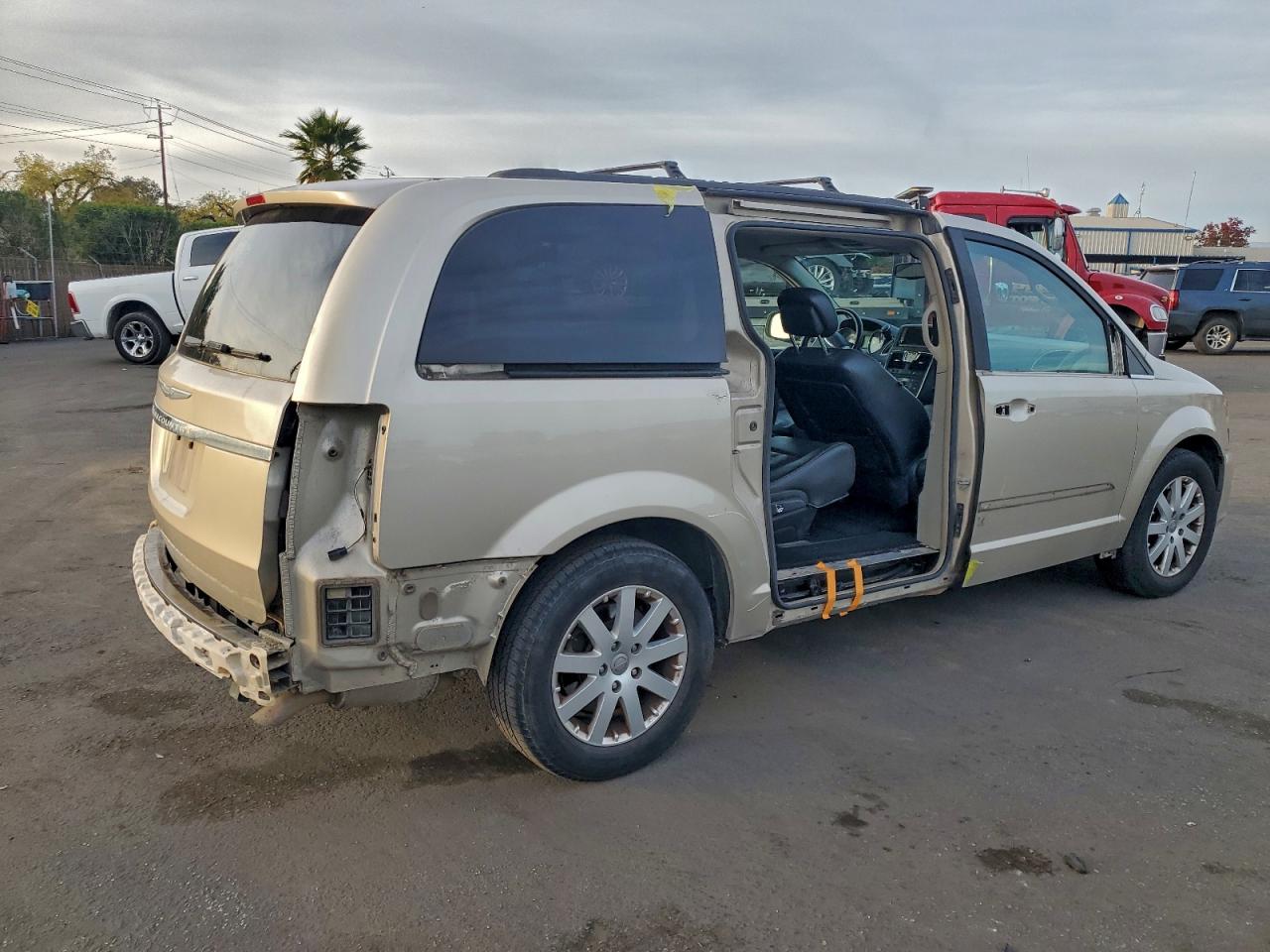 CHRYSLER TOWN & COUNTRY TOURING