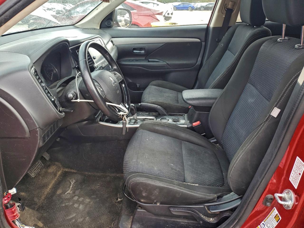 MITSUBISHI OUTLANDER SE