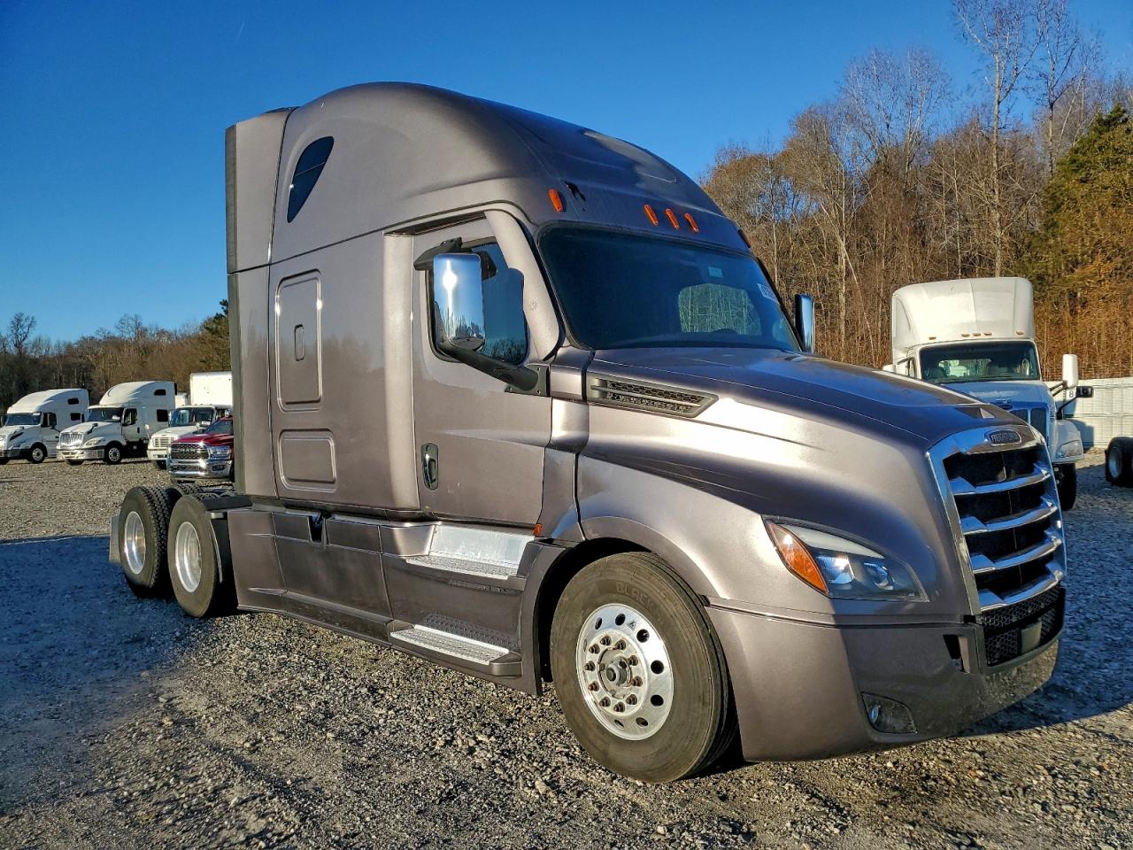 Lot #3316800425 2025 FREIGHTLINER CASCADIA 1