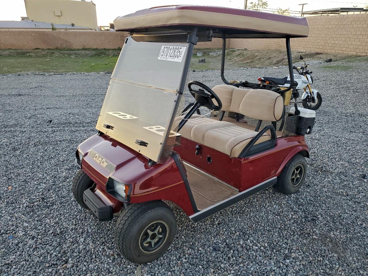 Lot #3317178120 2004 CLUB GOLF CART