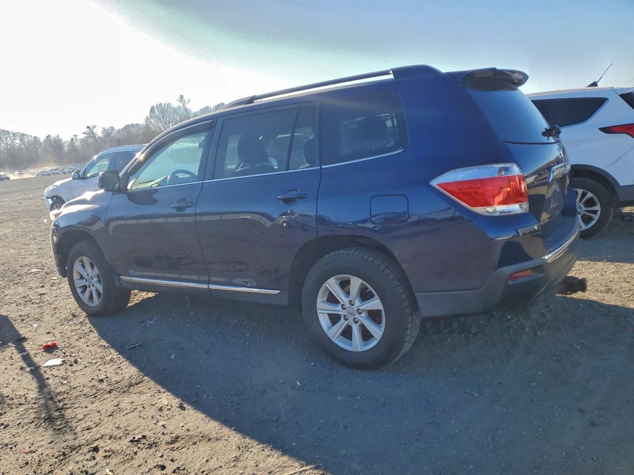 TOYOTA HIGHLANDER BASE