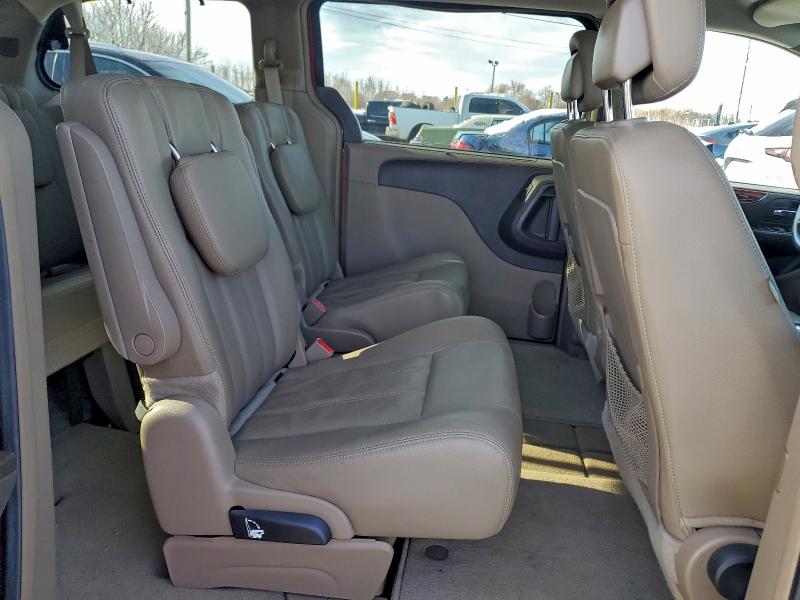 2016 CHRYSLER TOWN & COU #3304533456