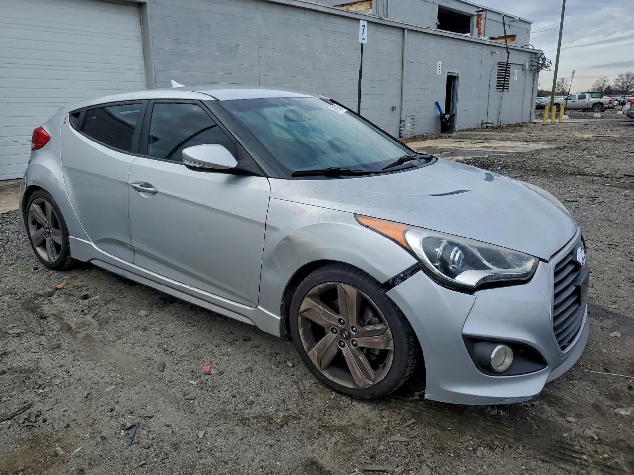 Lot #3317813130 2013 HYUNDAI VELOSTER T