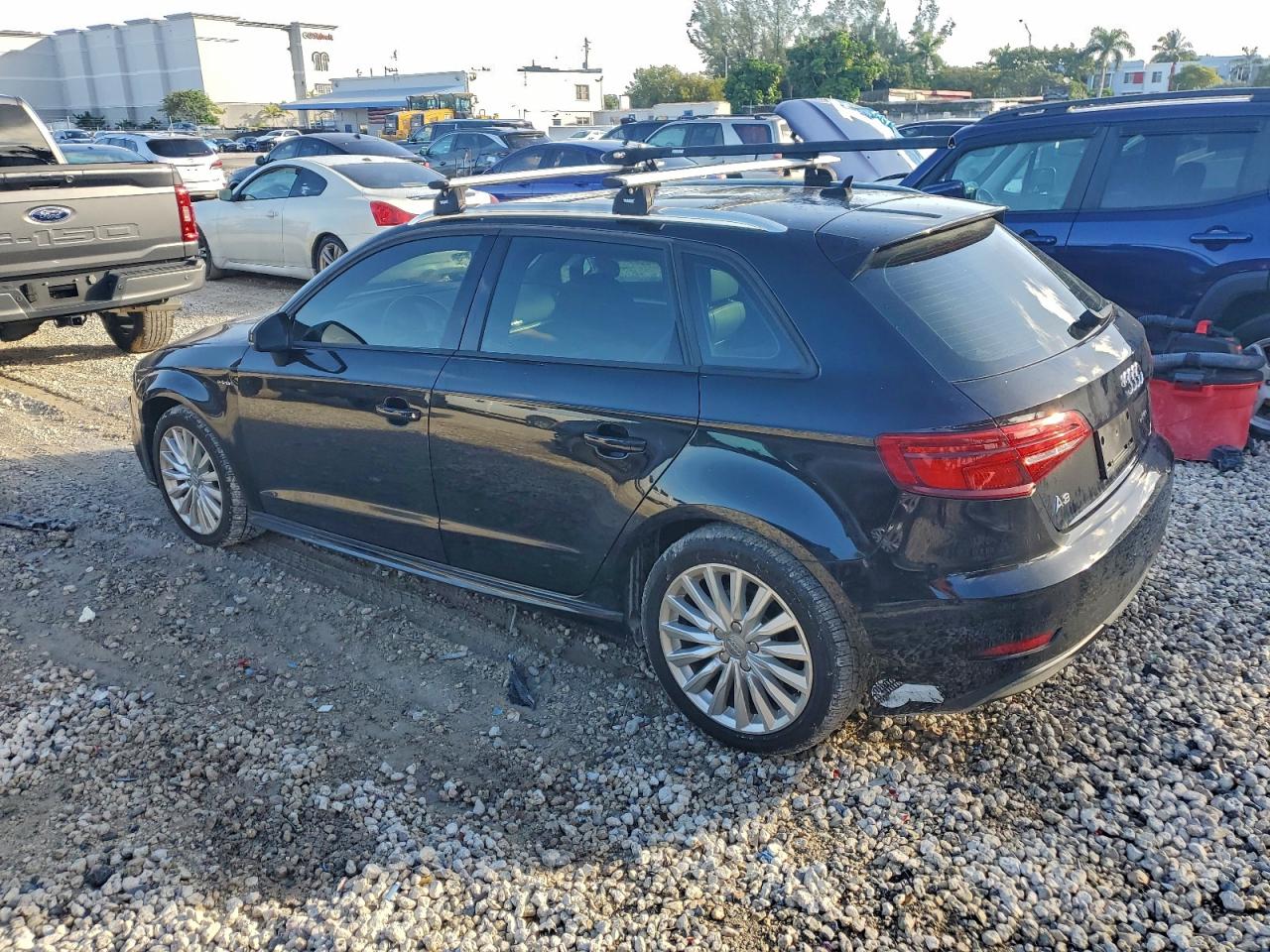 AUDI A3 E-TRON PREMIUM