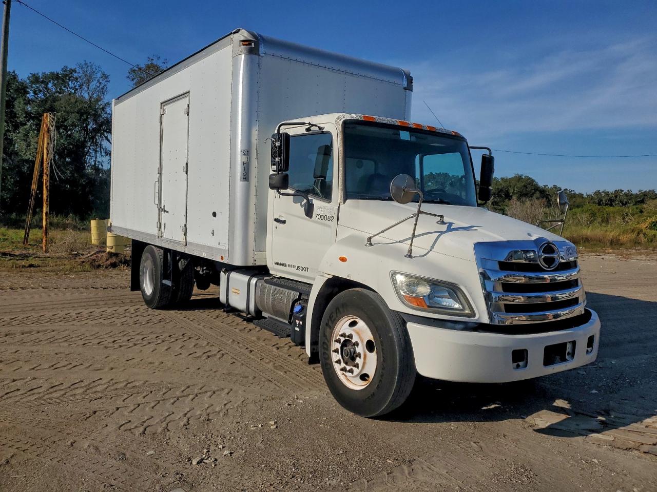 Lot #3305308318 2012 HINO 258/268