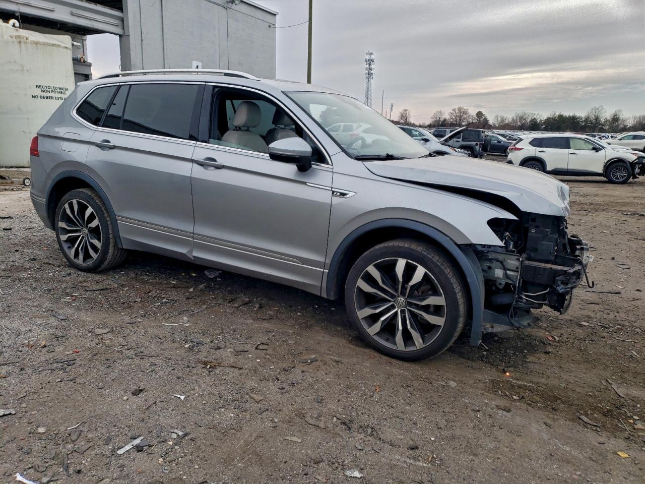 VOLKSWAGEN TIGUAN SEL PREMIUM R-LINE