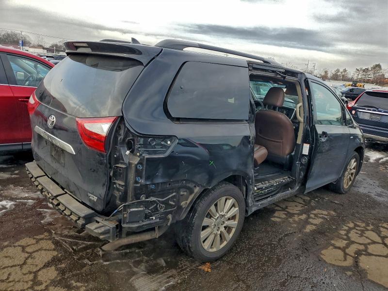 2017 TOYOTA SIENNA XLE #3317703106