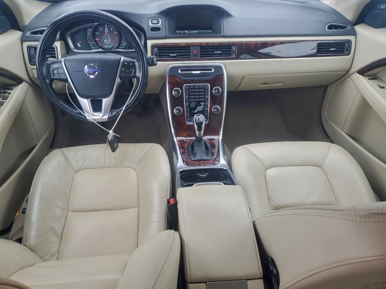 VOLVO XC70 T5 PREMIER+