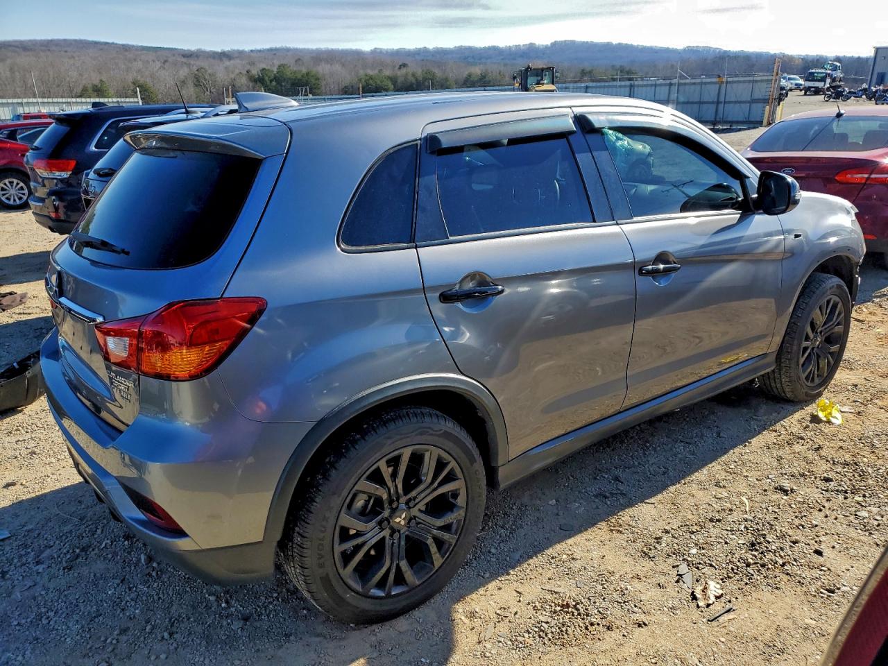 MITSUBISHI OUTLANDER ES