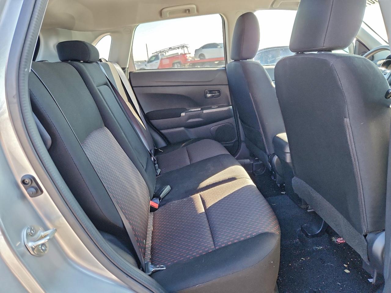 MITSUBISHI OUTLANDER ES