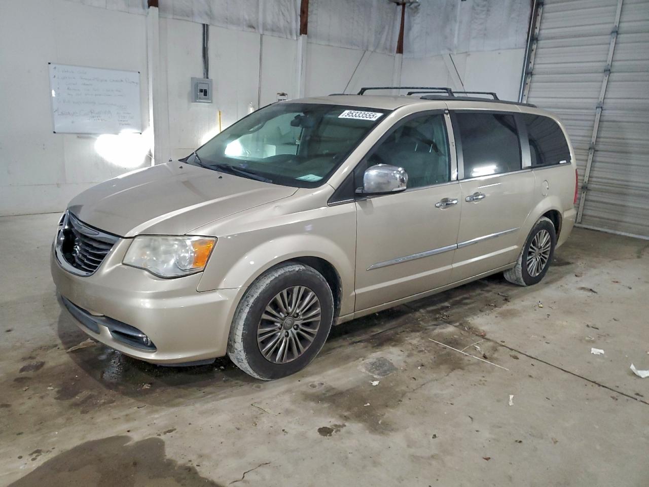 CHRYSLER TOWN & COUNTRY TOURING L