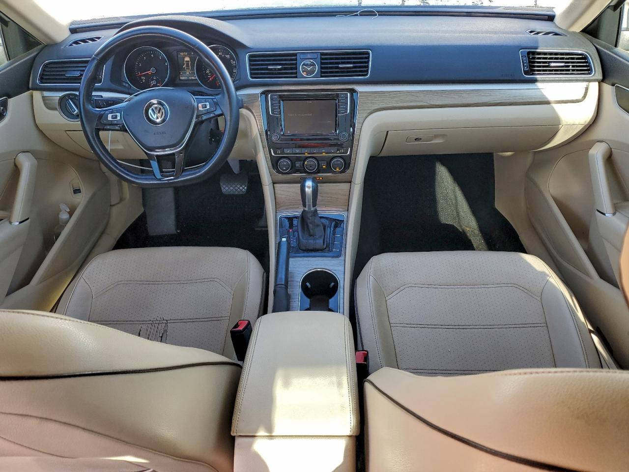 VOLKSWAGEN PASSAT SE