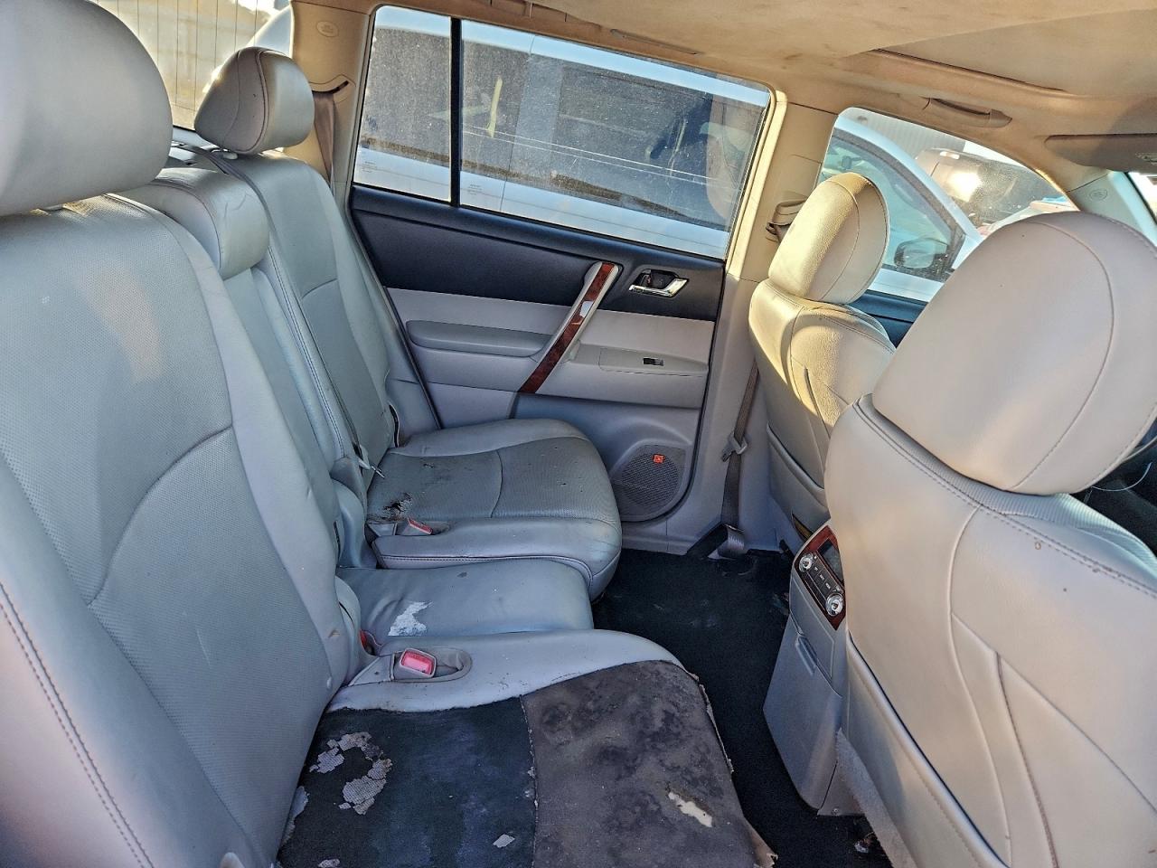 Lot #3316819399 2013 TOYOTA HIGHLANDER