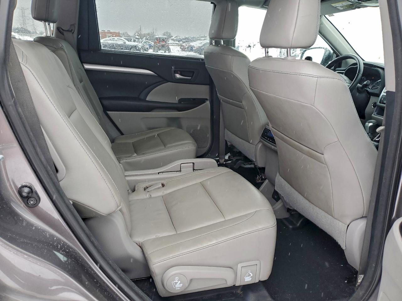 TOYOTA HIGHLANDER SE