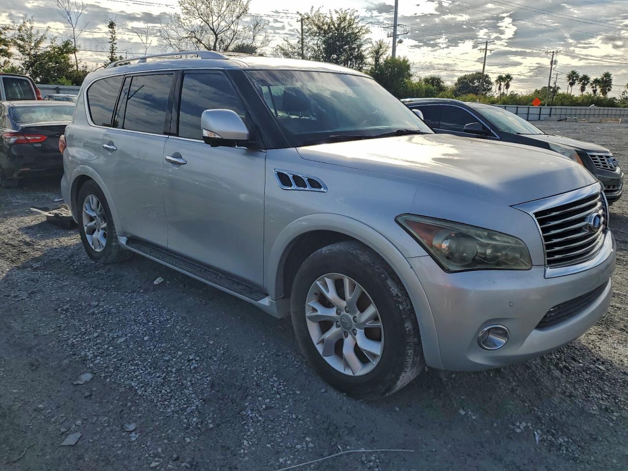 INFINITI QX56