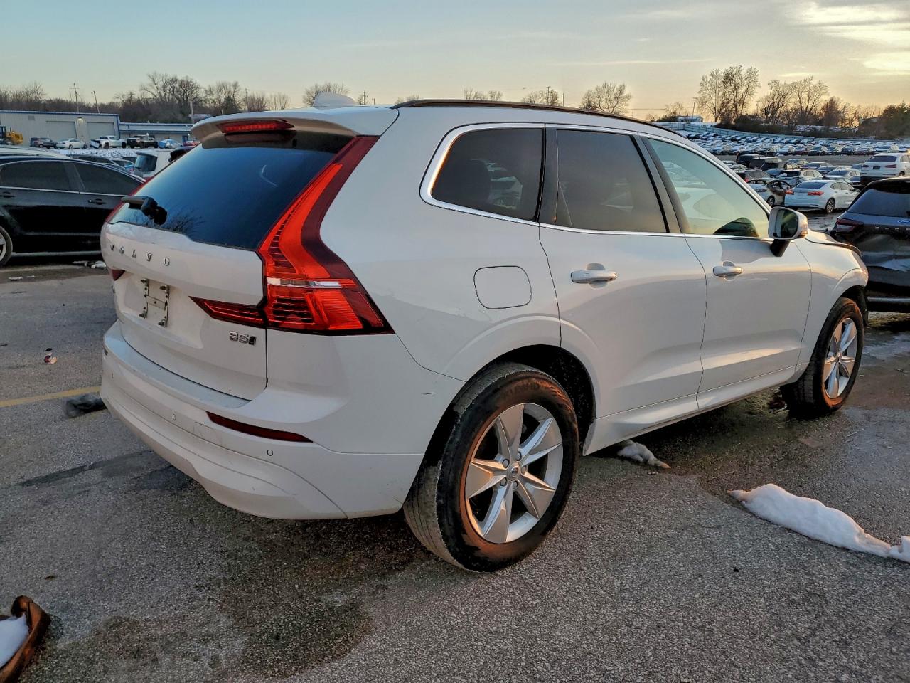 Lot #3308211156 2022 VOLVO XC60 B5 MO