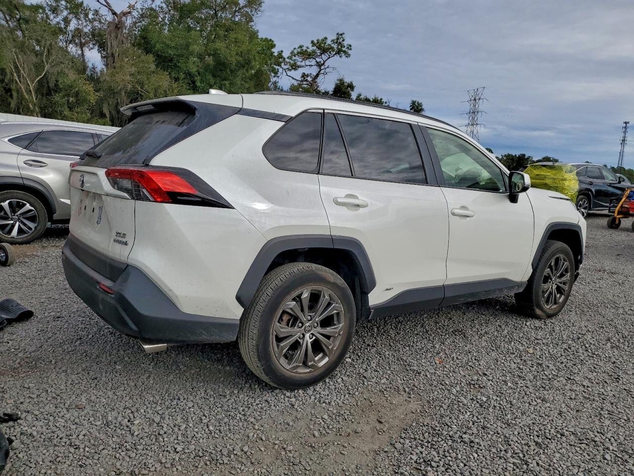 TOYOTA RAV4 XLE PREMIUM