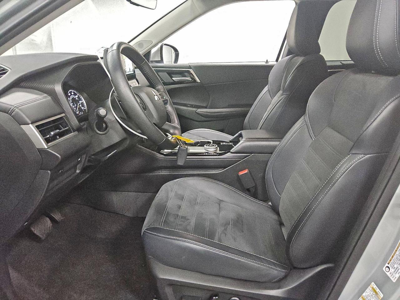 MITSUBISHI OUTLANDER SE