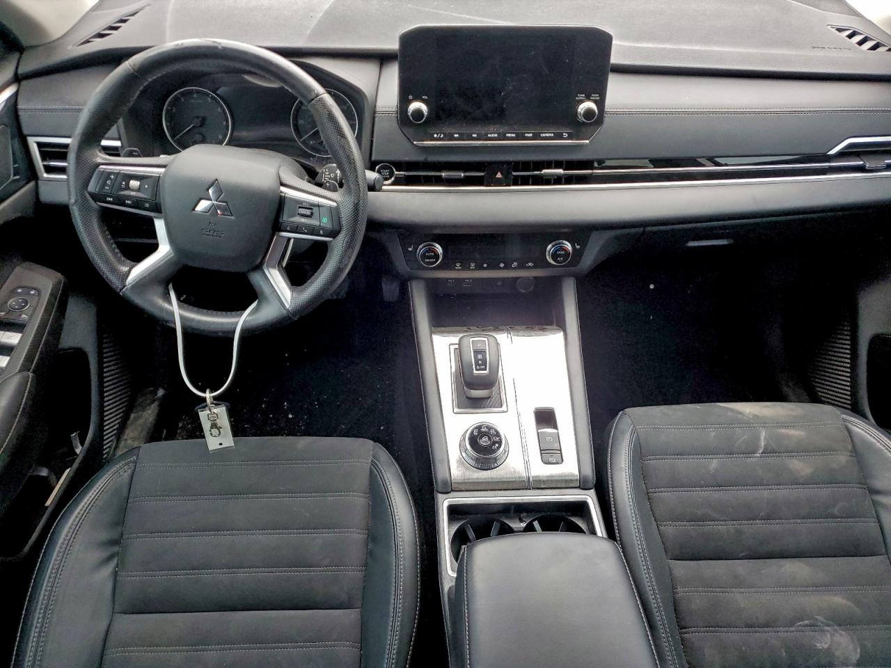 MITSUBISHI OUTLANDER SE