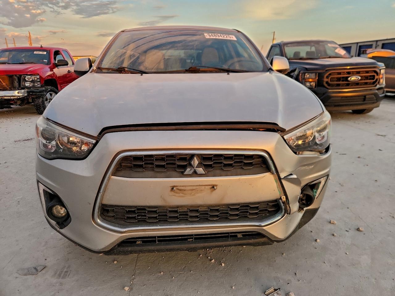 MITSUBISHI OUTLANDER SE
