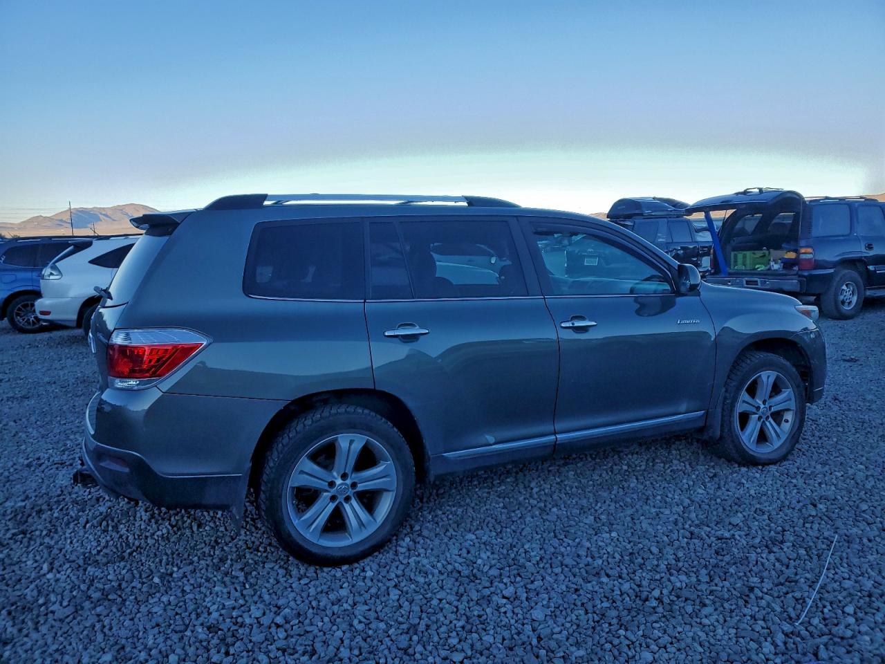 TOYOTA HIGHLANDER LIMITED