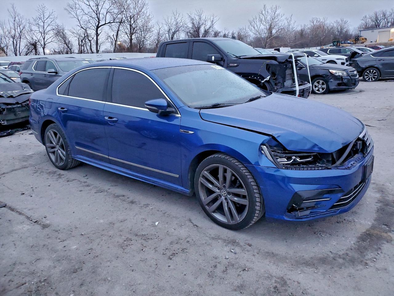 VOLKSWAGEN PASSAT R-LINE