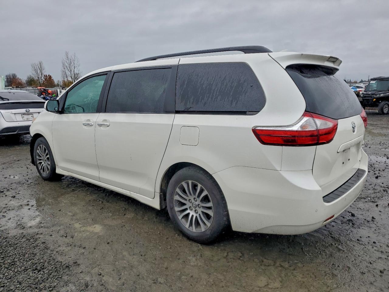 TOYOTA SIENNA XLE