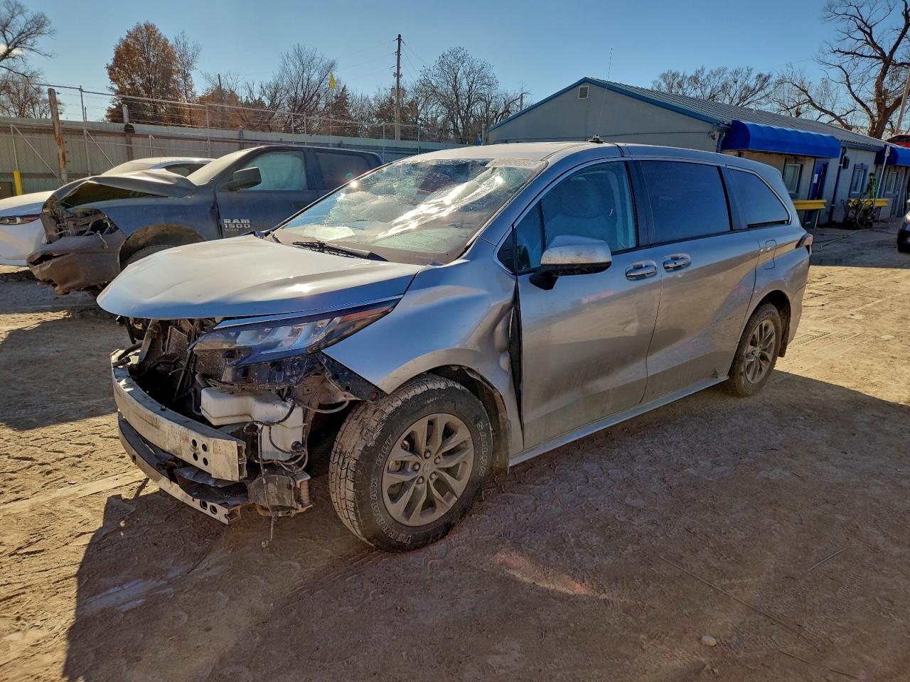 Lot #3304869545 2022 TOYOTA SIENNA LE