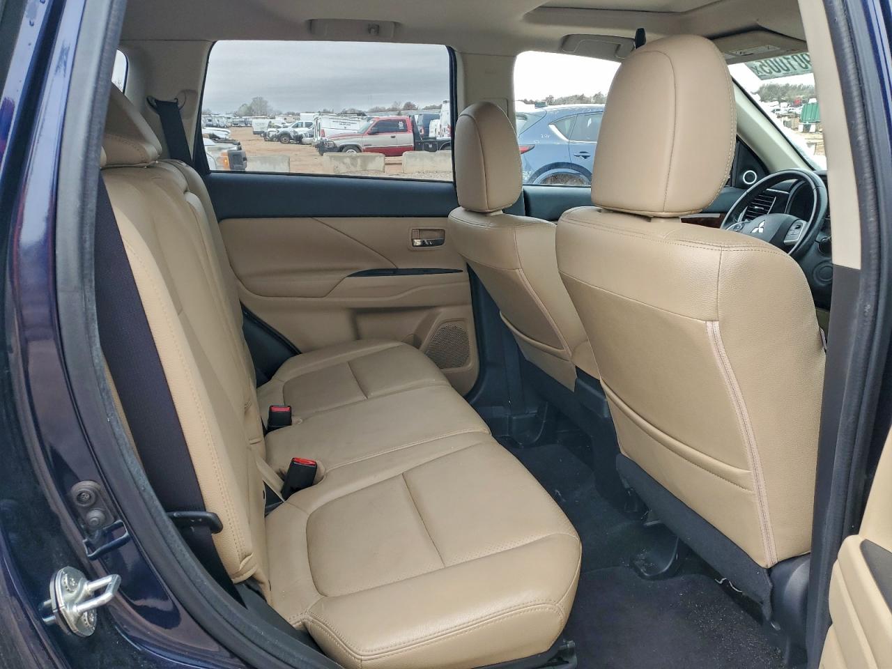 MITSUBISHI OUTLANDER SE