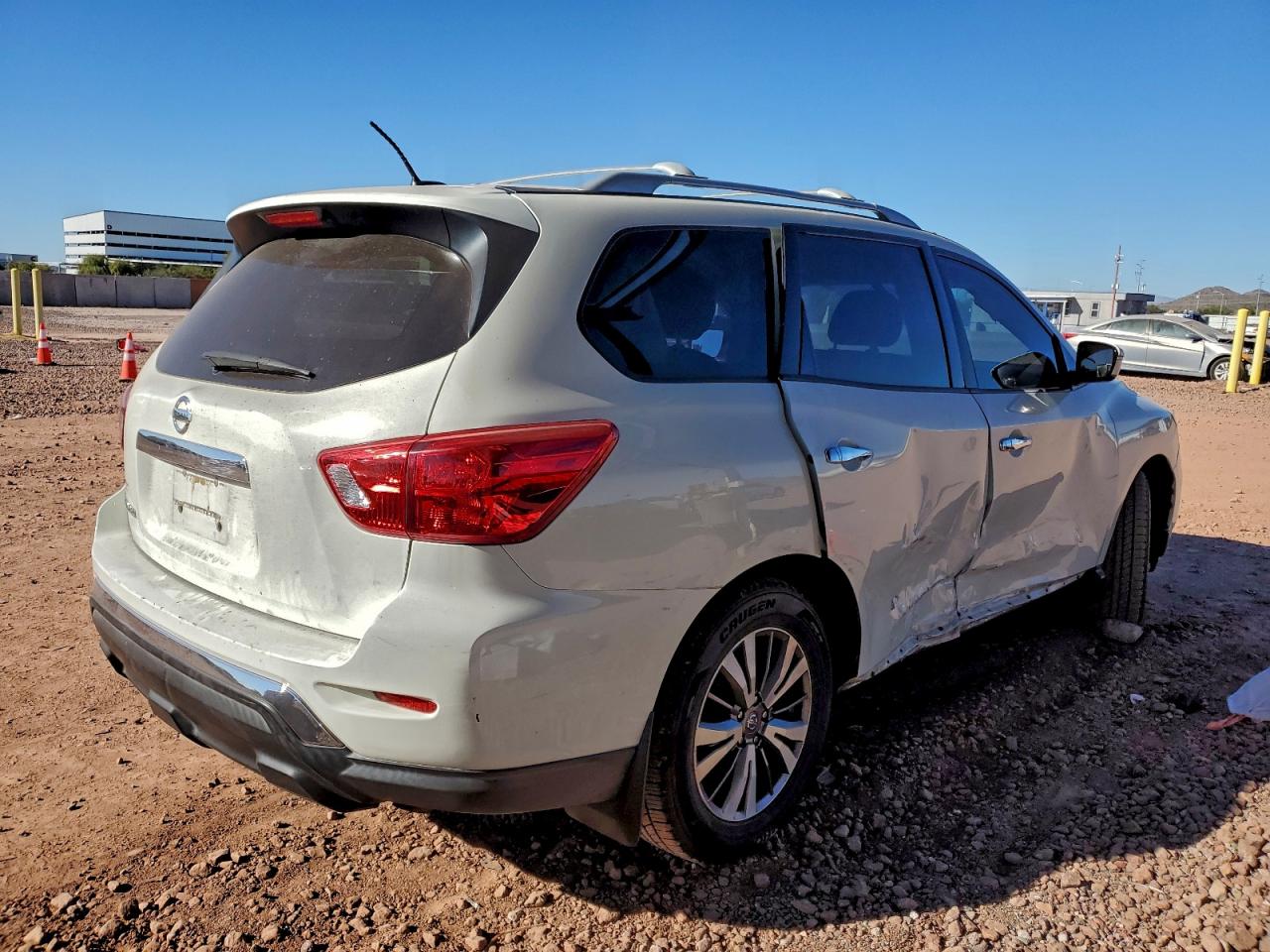 Lot #3316181920 2017 NISSAN PATHFINDER