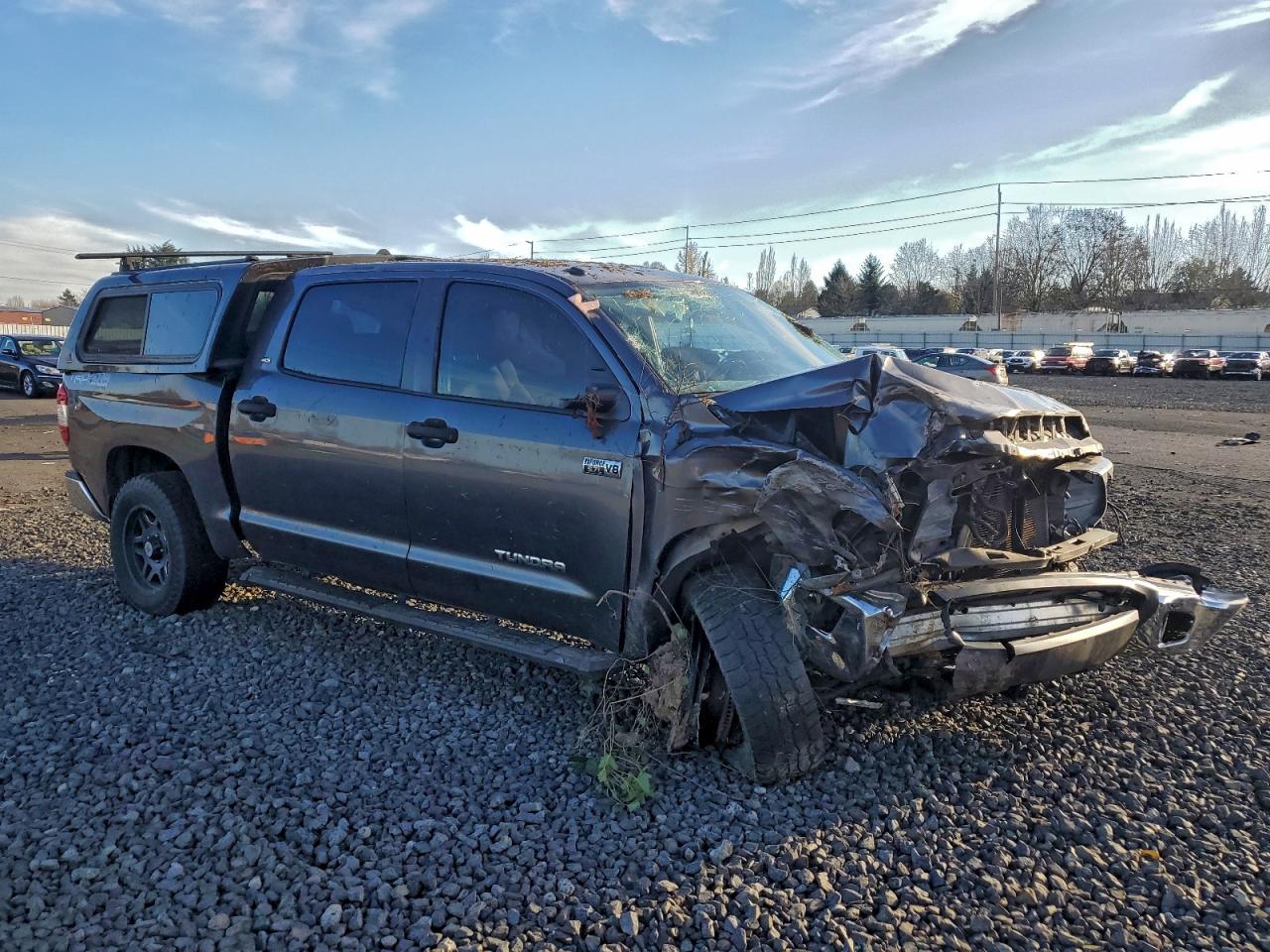 TOYOTA TUNDRA CREWMAX SR5