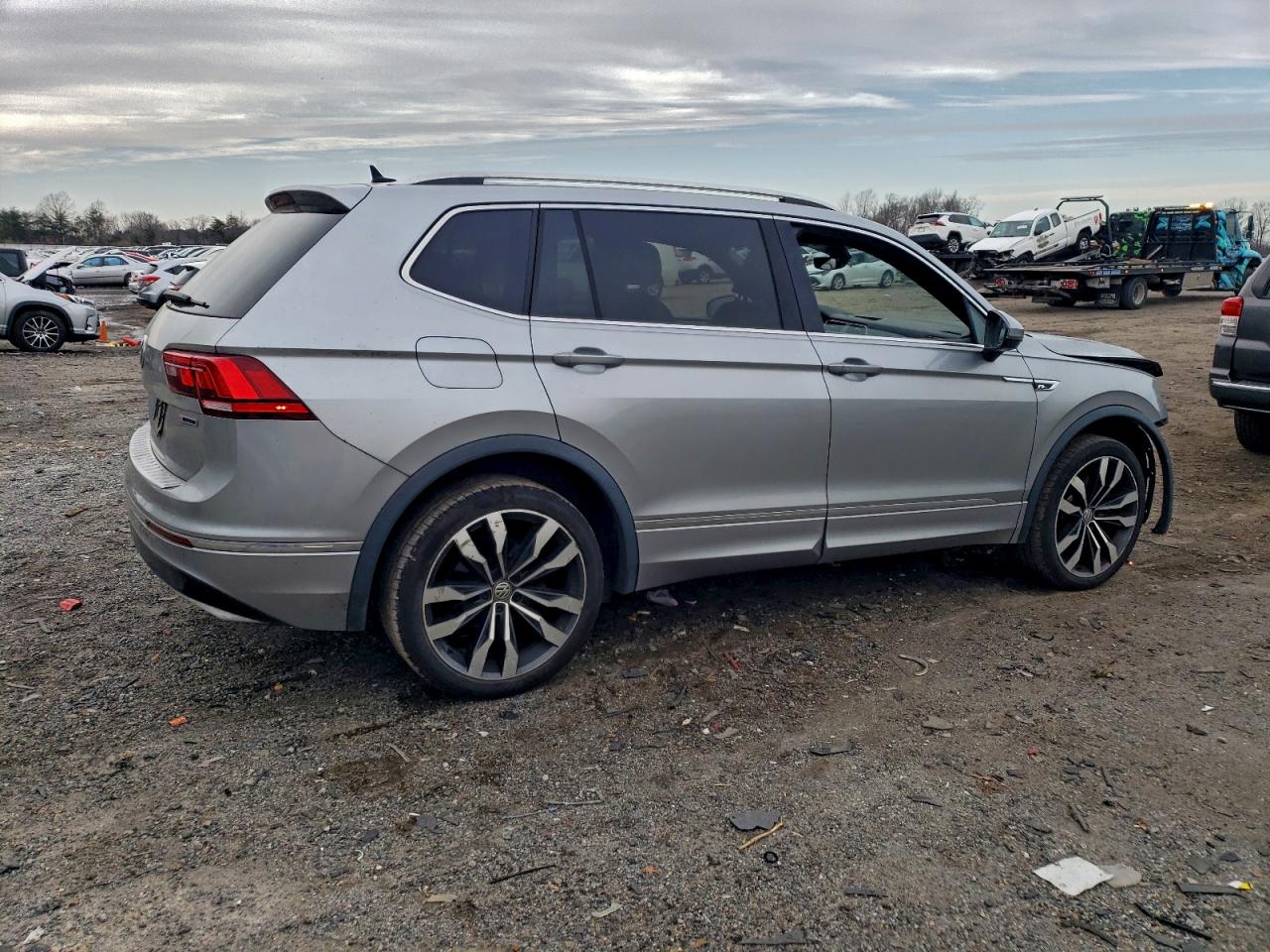 VOLKSWAGEN TIGUAN SEL PREMIUM R-LINE