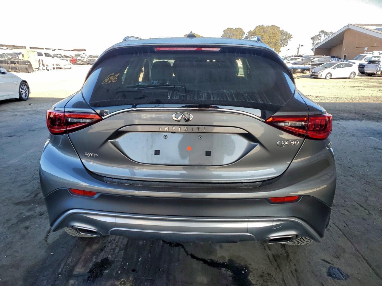INFINITI QX30 BASE
