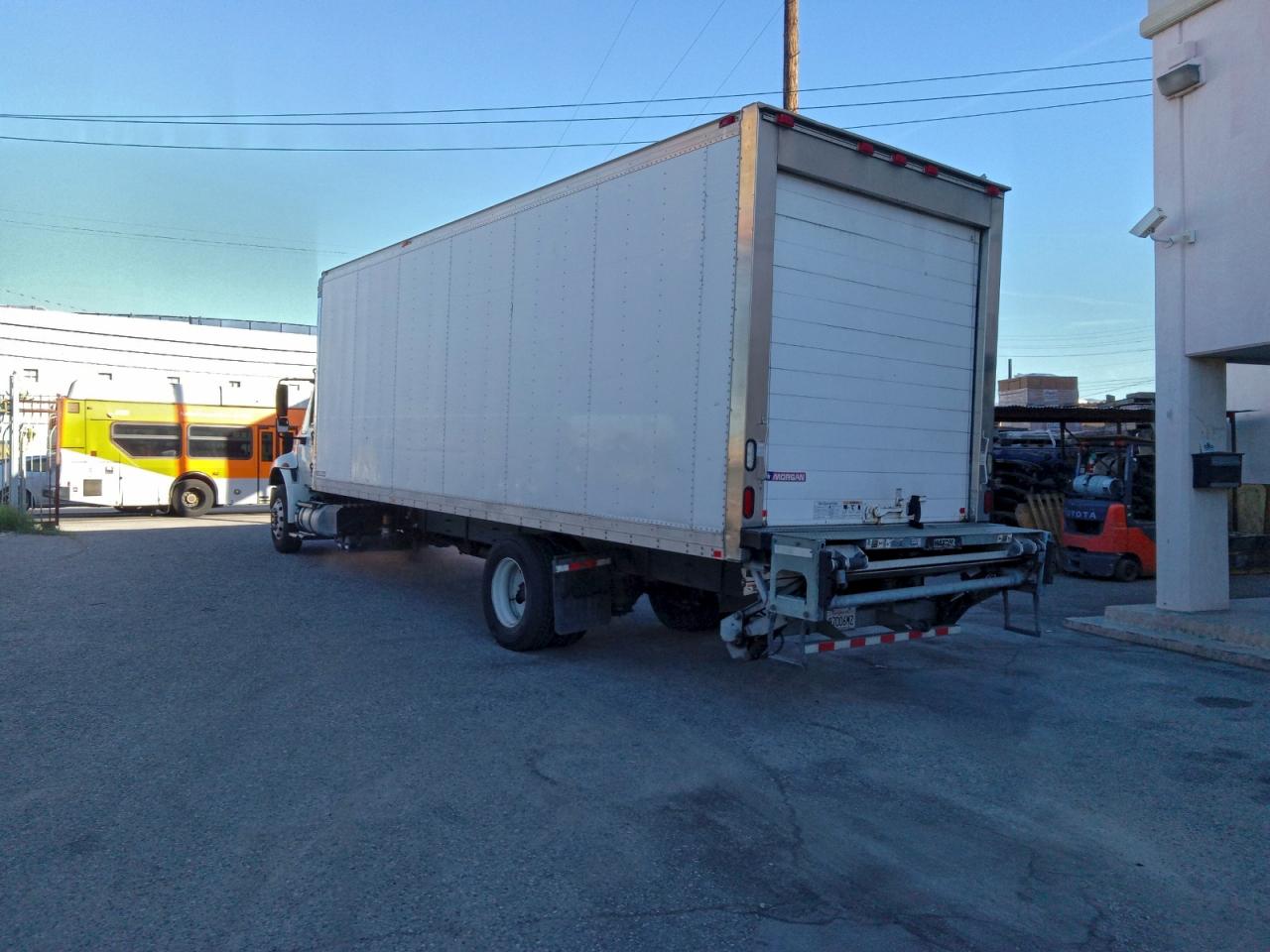 Lot #3302740021 2014 INTERNATIONAL 4000 4300