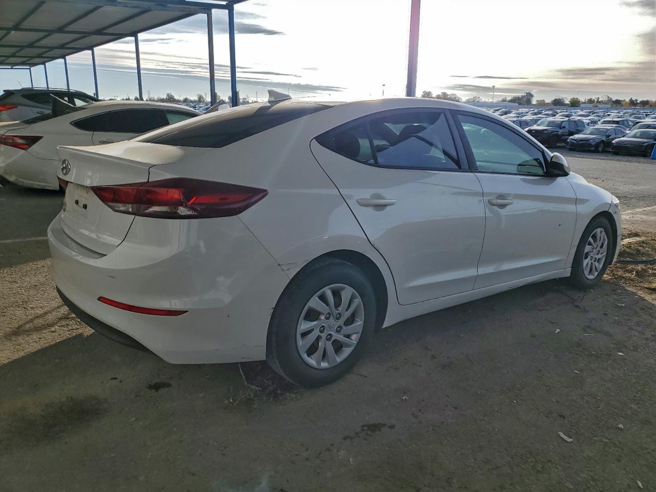HYUNDAI ELANTRA SE