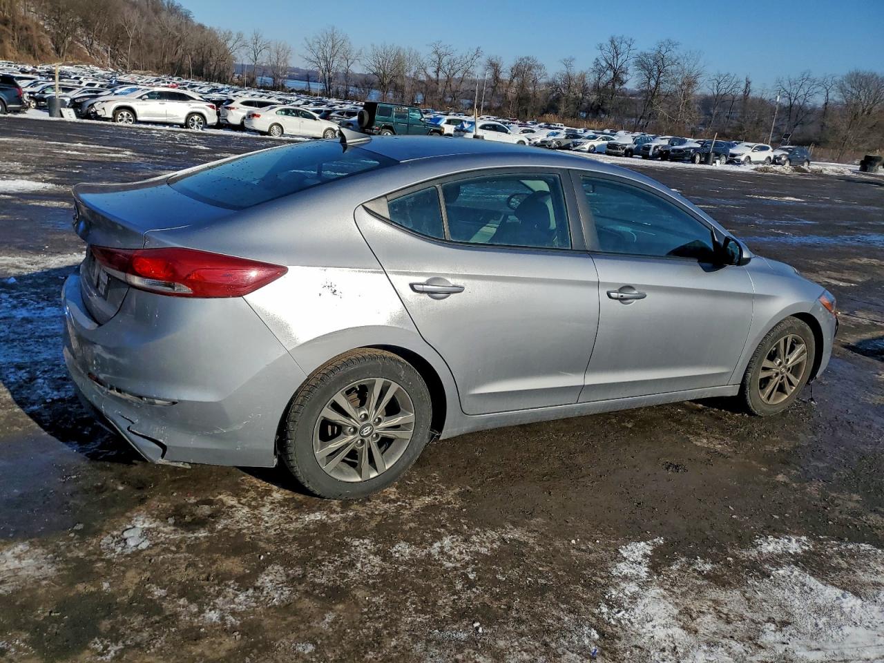 Lot #3317704102 2017 HYUNDAI ELANTRA