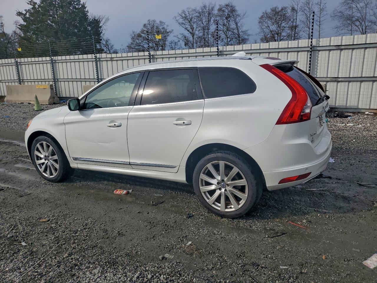 VOLVO XC60 T5 INSCRIPTION