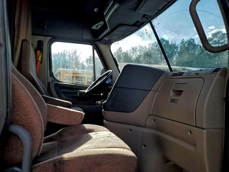 2016 FREIGHTLINER CASCADIA 1 #3304521448