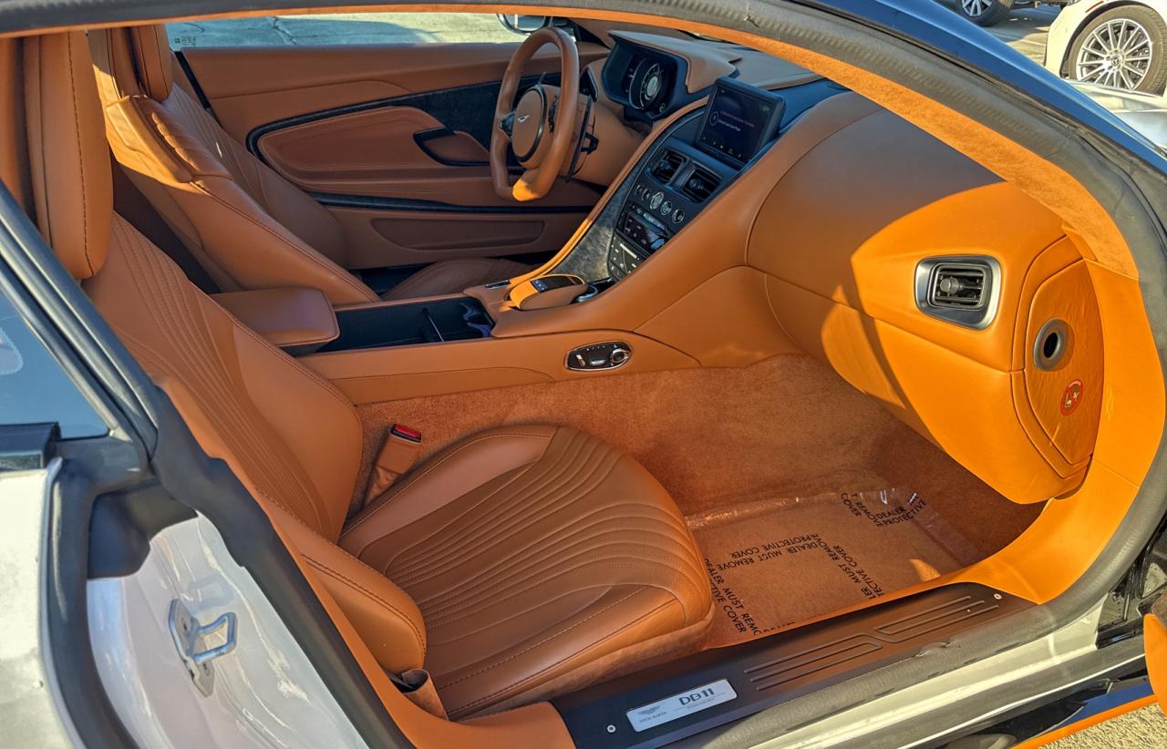 ASTON MARTIN DB11