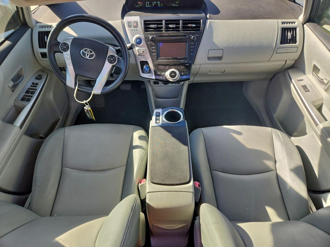 Lot #3318098369 2014 TOYOTA PRIUS V