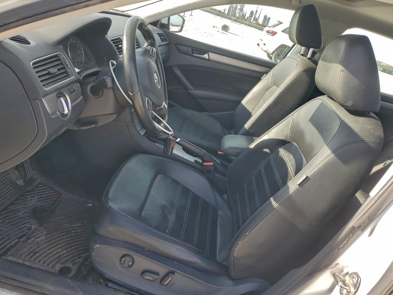 Lot #3315916119 2015 VOLKSWAGEN PASSAT SE